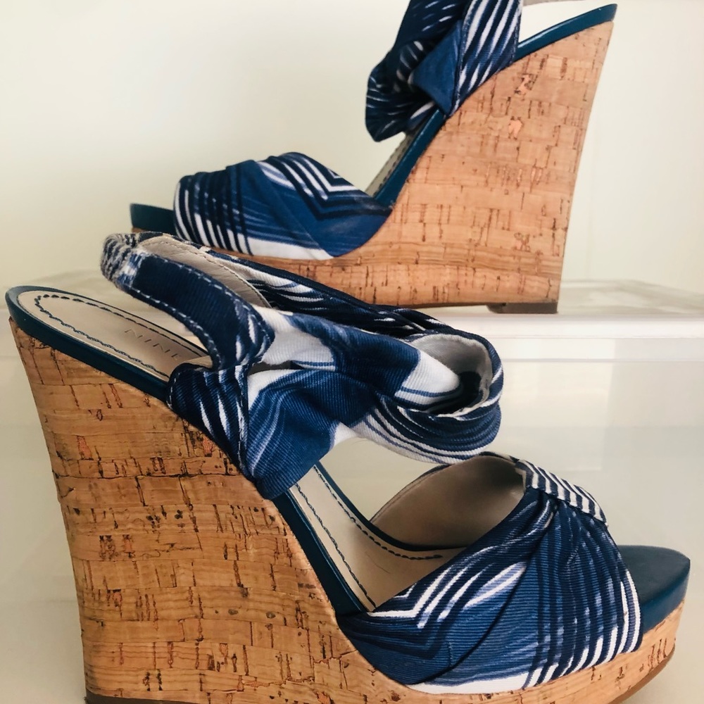 Nine West Platform Sandal with blue and white cloth design. Size 6.5 - Picture 2 of 12